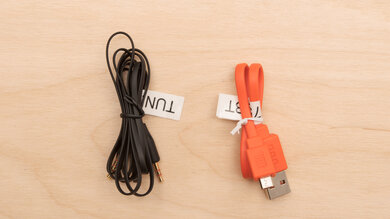 Photo des cables inclus avec le casque Tune 750BTNC