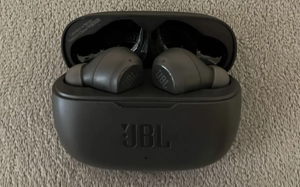 Design et confort des écouteurs JBL Wave 200TWS