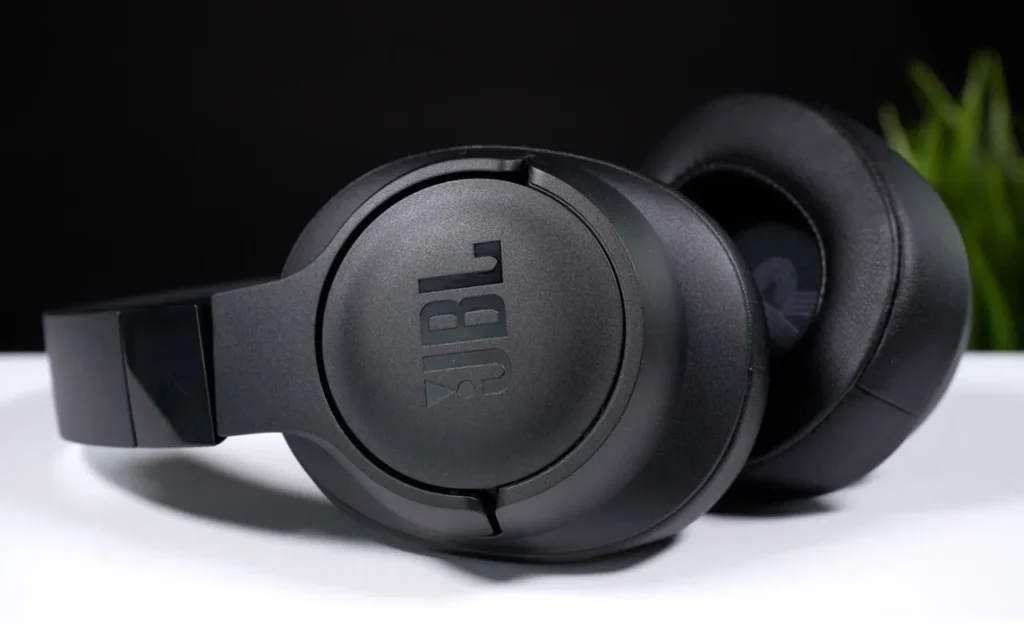 La réduction de bruit passive du casque JBL Tune 720BT