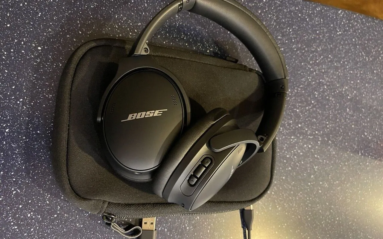 Casque d'écoute Bluetooth à suppression du bruit QuietComfort 45 de Bose  noir triple