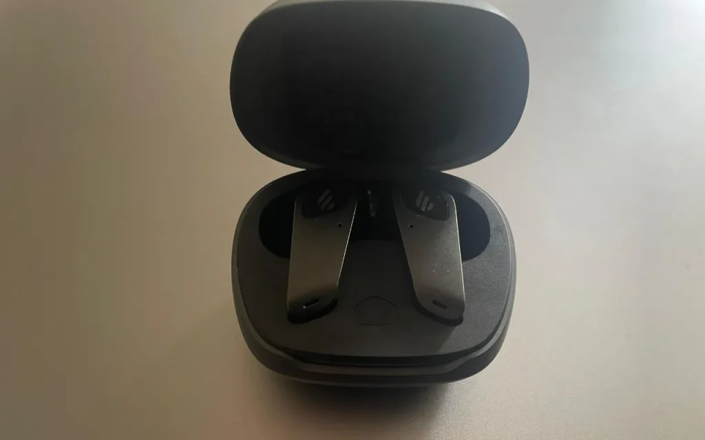 Design des écouteurs Edifier NeoBuds Planar